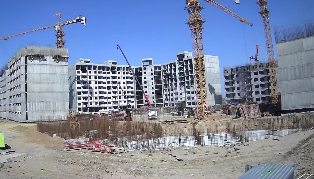На строительной площадке Gate City продолжают строительство ЖР Коянкус. 
